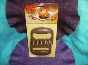 BEAR BROWN PAWS MEAT HANDLERS LIFTING SLICING SERVING DURABLE EZ LIFT NEW IN PKG
