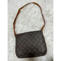 在飛比找蝦皮購物優惠-LOUIS VUITTON 路易威登 肩背包 M51257 