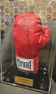 memorabilia Sugar Ray Leonard Boxing glove