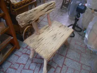 現貨100%台灣檜木造型風化椅(65X45X78公分)閃花重油味道濃郁特價出清請先詢問庫存有時沒在店先連絡以免白跑