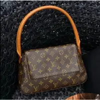 在飛比找蝦皮購物優惠-二手旗艦 LOUIS VUITTON LV 字紋 掀蓋 復古