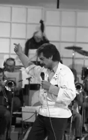 Singing superstar Engelbert Humperdinck performing on BBC sho- 1985 Old Photo 2