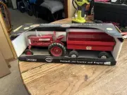 ERTL FARMALL 350 Tractor Die Cast Metal Deluxe Farm 1/16 Scale in Original Box
