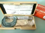 New Mitutoyo 103-137 Outside Micrometer 0-25mm / 0.01mm New and Oringinal