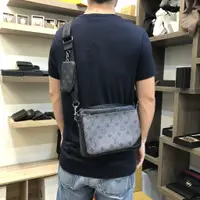 在飛比找蝦皮購物優惠-二手真品LOUIS VUITTON LV TRIO 信差袋 