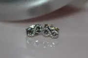 NIB PANDORA Sparkling Infinity Stud EARRINGS Gift Set Shine Bright Ceramic Box