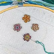 4 Pieces Retro Painted Small Flowers Needle Minder，Magnetic Pin Holder for Cross Stitch, Needlework and Embroidery Accessories，Magnetic Needle Nanny (L-25mm)