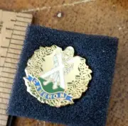 Canadian Army - Cameron Highlanders of Ottawa -- Pin Pin-back Badge