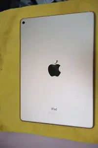 在飛比找Yahoo!奇摩拍賣優惠-iPad air 2 64g 9成新