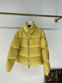 在飛比找Yahoo!奇摩拍賣優惠-Moncler 23新款蓬松面包羽絨服 自重輕 超柔軟 好看