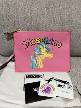 Moschino 專櫃真品 全新品 可愛粉色夢幻獨角獸 超級Q 化妝包 ，收納小袋，手拿包， 旅行用或者放小東西。 size22 cm