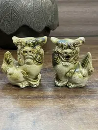 在飛比找Yahoo!奇摩拍賣優惠-琉球陶瓷獅子 一對迷你獅子 品相如圖 不包郵