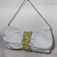 在飛比找蝦皮購物優惠-全新晚宴包Evening Bag｜銀色珠飾蝴蝶結手拿晚宴包｜