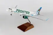 Skymarks SKR8334 Frontier Airlines Airbus A320neo Desk 1/100 Model AV Airplane