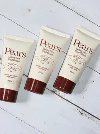 在飛比找蝦皮購物優惠-【冬季保濕補水防乾裂護手霜】香港Pears梨牌護手霜滋潤保濕