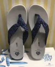 Cloudsteppers By Clark Women’s Navy Flip Flops Size 8