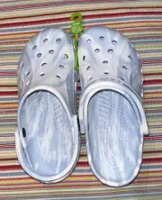 IN HAND/FREE SHIPPING Crocs Baya Powder Blue Marbled Clogs M 6/W8 NWT‼️