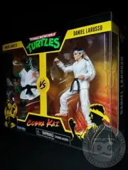 DEFLECTOR DC® Teenage Mutant Ninja Turtles vs. Cobra Kai Collection DISPLAY CASE