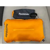 在飛比找蝦皮購物優惠-全新 全新 海綿自動充氣枕 亮橙色