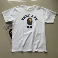 在飛比找蝦皮購物優惠-全新 Bape uk 英國限定 白色 短踢 L號 超難撞衫