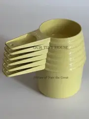 New Vintage Tupperware Measuring Cups Set 6 Flat Harvest Gold Yellow Retro NOS
