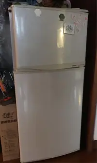在飛比找Yahoo!奇摩拍賣優惠-金星雙門小冰箱 二手的 GR-182SVF