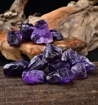 在飛比找Yahoo!奇摩拍賣優惠-天然乌拉圭深色紫水晶原石摆件矿石标本扩石鱼缸造景石装饰~清倉