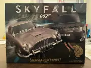 Scalextric Skyfall 007 50th Anniversary James Bond Aston Martin DB5 Range Rover