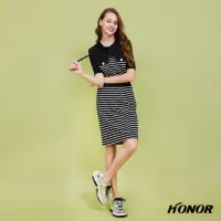 在飛比找momo購物網優惠-【HONOR 山形屋】彈性連帽鈕釦寬版收腰條紋洋裝