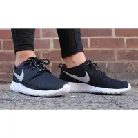 在飛比找Yahoo!奇摩拍賣優惠-NIKE ROSHE RUN WHITE 黑白 白底 銀勾 