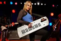 在飛比找Yahoo!奇摩拍賣優惠-小叮噹的店- 肩背式合成器鍵盤 樂蘭 ROLAND Luci