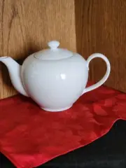 1682. VINTAGE CRATE & BARREL WHITE TEAPOT FROM BANGLADASH 6" X 10"