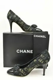 NIB CHANEL BLACK G31387 TWEED PATENT LEATHER CAP TOE GOLD LOGO BOW PUMPS 40