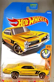 2017 Hot Wheels #359 Muscle Mania 8/10 '67 PONTIAC GTO Yellow w/Gold MC5 Spokes