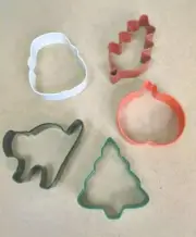 NEW Lot of 5 Wilton Metal Christmas Halloween Cookie Cutters - Black Cat, Leaf