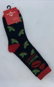1 Pair Yacht & Smith Polyester Merry Christmas Mistletoe Socks. Size 9-11.