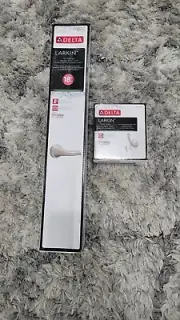 Delta Larkin Towel Bar LRK18-BN & ROBE HOOK LRK35-BN (SET)