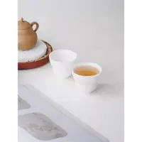 在飛比找ETMall東森購物網優惠-集云居推薦中式茶具羊脂玉瓷白瓷小茶杯子普洱家用純色品茗杯茶杯