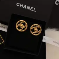 在飛比找蝦皮購物優惠-二手正品 Chanel 真品 針式 經典 耳環 現貨