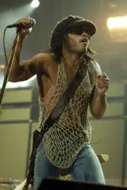 Lenny Kravitz on stage at the only UK date on his European tour o- 2004 Photo 19