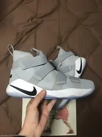 在飛比找Yahoo!奇摩拍賣優惠-Nike LeBron Soldier 11 詹姆斯 戰士士