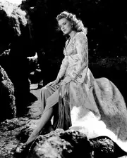 MAUREEN O'HARA LEGENDARY ACTRESS - 8X10 PUBLICITY PHOTO (ZY-055)