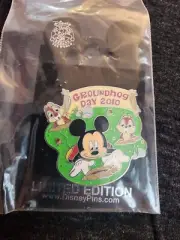 Pin Disney Groundhog Day 2010 Mickey Mouse Chip Dale LE 2000 Pin On Card POC