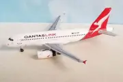 AC411345 AeroClassics A319 1/400 Model VH-8NP Quantaslink