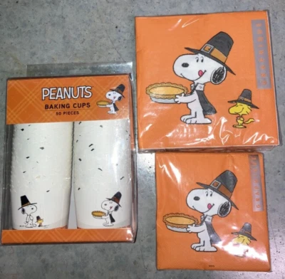 SNOOPY / PEANUTS THANKSGIVING BAKING CUPS AND NAPKINS LOT