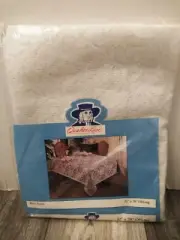 NOS Quaker Lace WHITE Tablecloth Rose Trellis NWT 52”x70” (SLIGHTLY IMPERFECT)