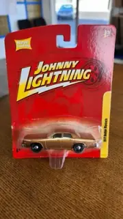 2011 Johnny Lightning NHAA R11 1977 Dodge Monaco in Gold