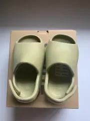 Yeezy slide Infant Resin. Size 6K