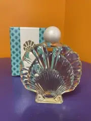 Vtg 1990 AVON Skin-So-Soft Bath oil 4.5 fl oz Sea Shell Glass Decanter NOS