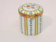 LIMOGES - ROUND TRINKET BOX - HAND PAINTED (FRANCE) - PERFECT CONDITION
